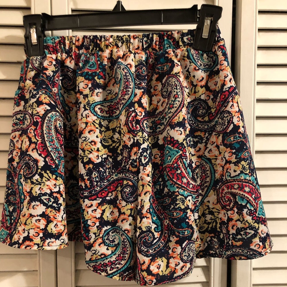 Xhilaration patterned shorts